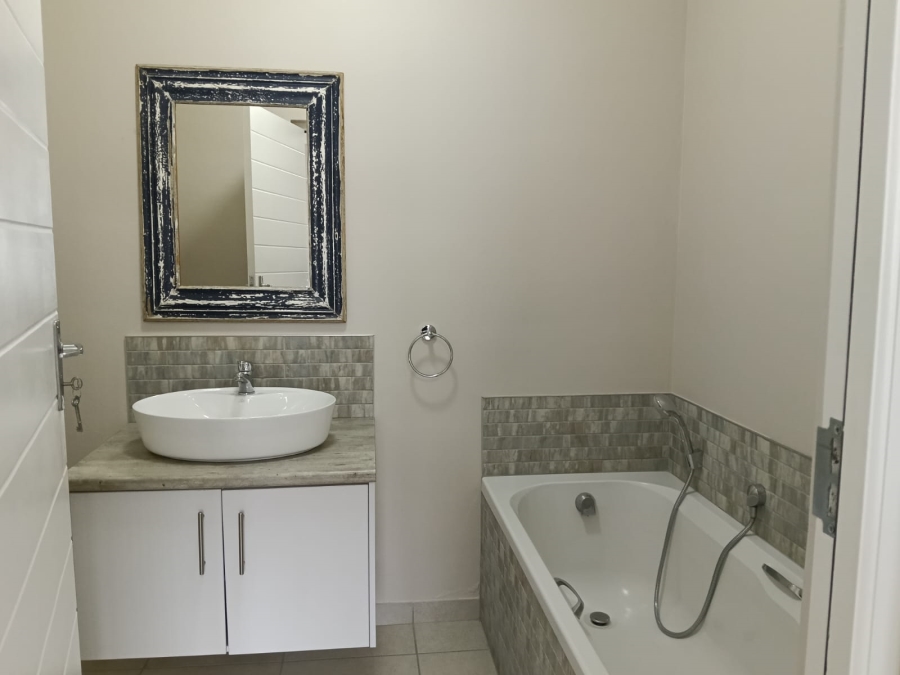 To Let 3 Bedroom Property for Rent in Sandbaai Western Cape